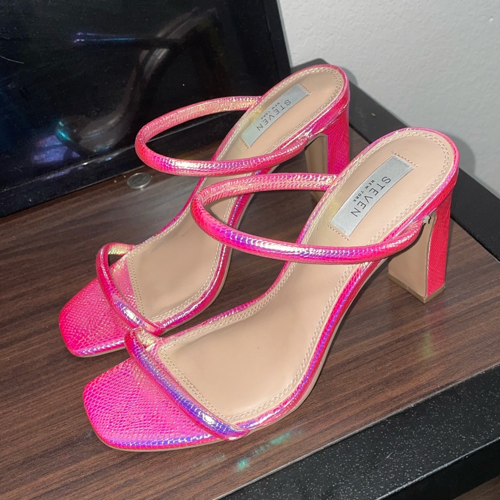 Iridescent heels